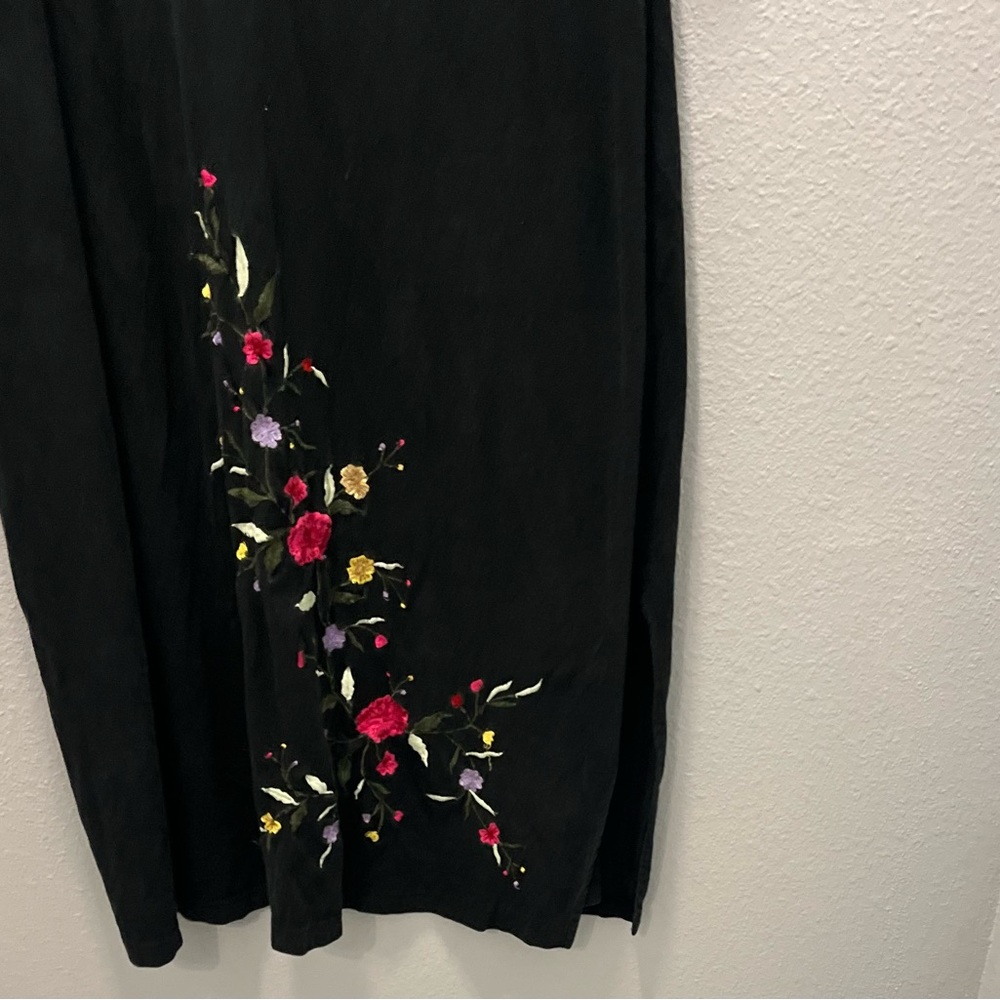 Black T-Shirt Embroidered Black oversized dress‎ slit dress side